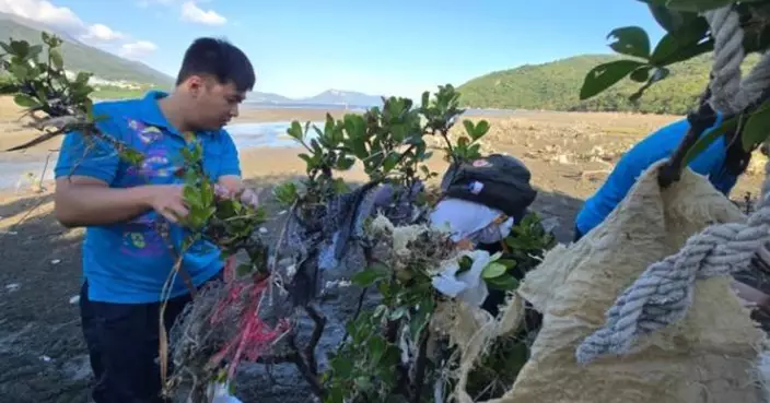 海洋公園保育基金率隊清理水口灣垃圾守護馬蹄蟹棲息地