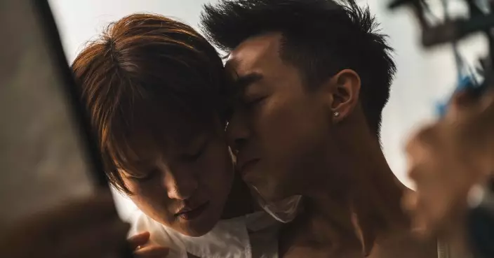 跨性別歌手胡肇賢首度挑戰情歌 岑樂怡任MV女主角與SY面貼面親密共舞