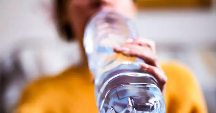 樽裝水保存不當微塑膠超標 專家揭長期飲用或有致癌風險