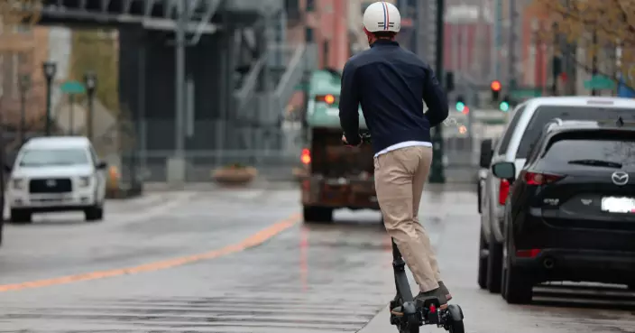 整頓人行道亂象 布拉格明年起禁止租賃共享電動滑板車