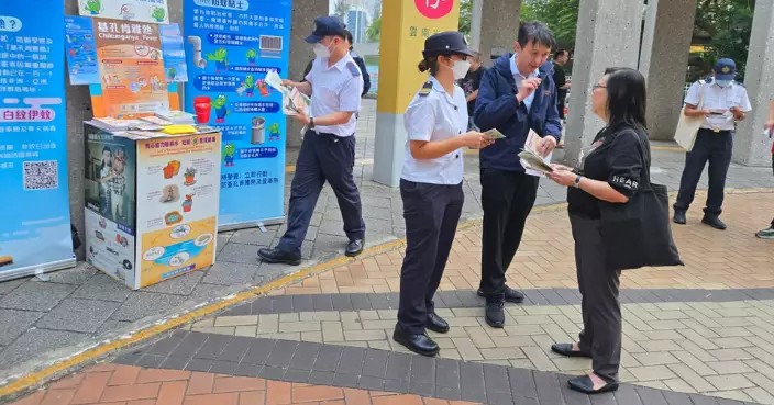 基孔肯雅熱 | 食環署於鳳德邨風險較高地點清理積水及派傳單