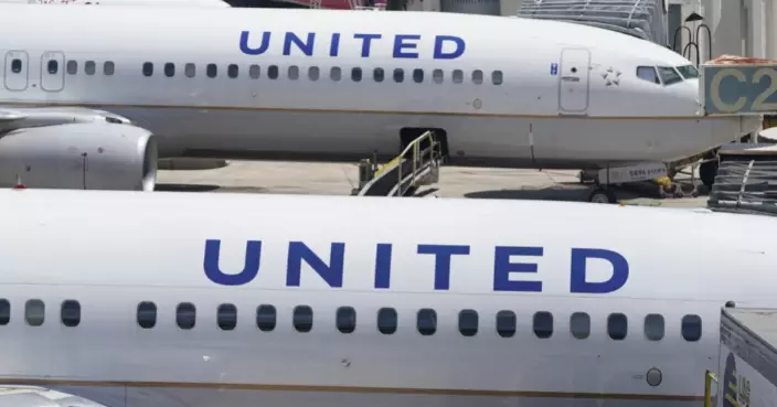 道奇包機挑「白瘦幼」？2空姐告聯航歧視