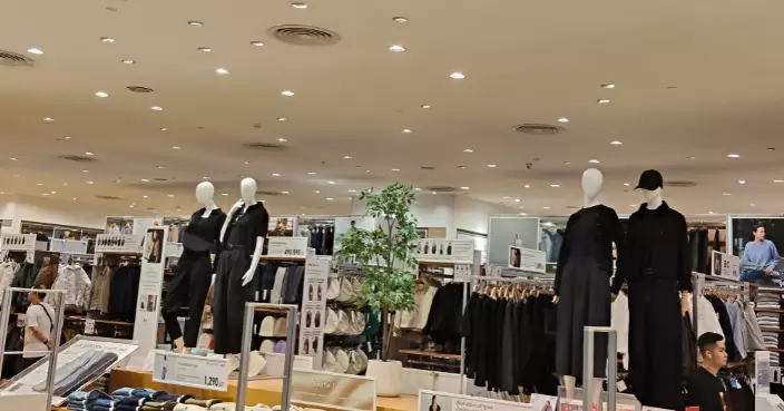 泰王太后駕崩 曼谷UNIQLO即換全黑陳列 網民激讚：公關團隊超晒班