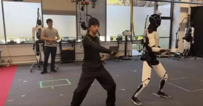 X發佈「特斯拉人形機械人」學中國功夫影片 馬斯克指：AI驅動 非遙控