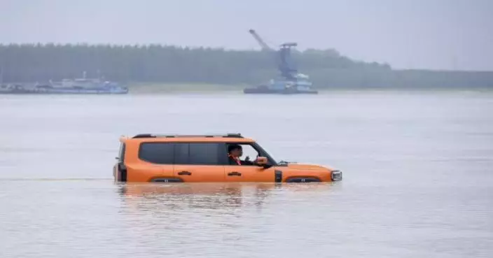 自主研發插電式混合動力 車身無孔密封 國產水陸兩用汽車橫渡長江創紀錄