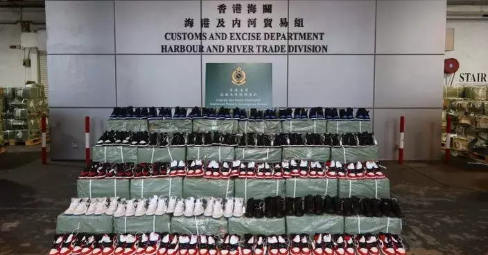 屯門內河船碼頭海關驗貨場檢逾4萬對懷疑冒牌波鞋　巿值880萬