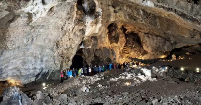 世上罕見！捷克鐘乳石洞穴與深淵河流奇觀 洞藏七千年前壁畫