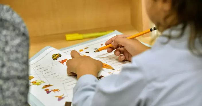 英家庭開184萬年薪聘「純英人家教」教1歲B 需發音正統識騎馬滑雪