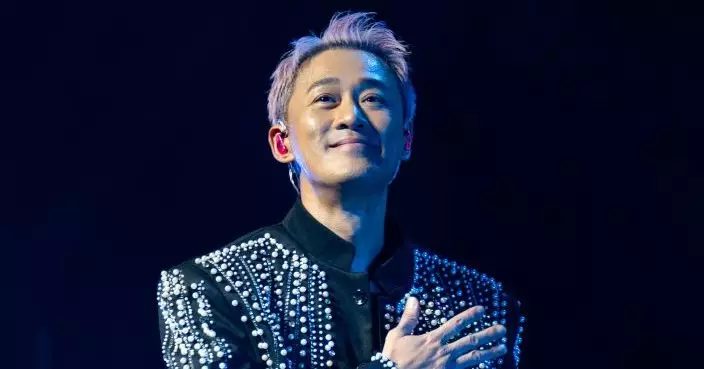 林峯世界巡演溫哥華站與「阿媽」恬妞喜相逢   遇Black Friday最想買禮物俾囡囡