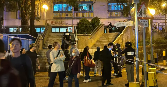 大埔五級火｜入夜後火勢轉趨猛烈 當局擴大封鎖範圍