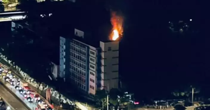 大埔王肇枝中學後山起火 救護車在場戒備