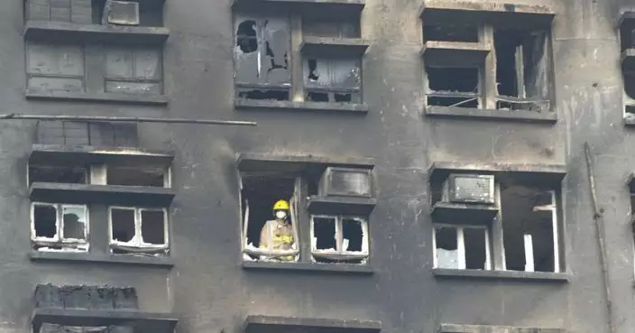 大埔五級火｜後樓梯玻璃窗被改成木板 消防顧問：影響防煙致逃生通道變致命地方