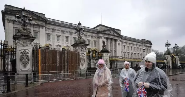 不存在的美景！AI合成白金漢宮聖誕市集   各國遊客現場撲空怒轟