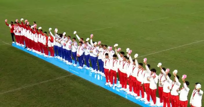 十五運會｜羅淑佩祝賀港隊男子七欖奪冠　球員展非凡拼勁