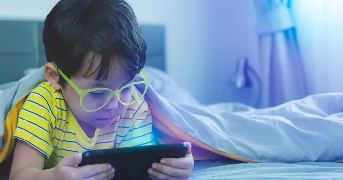 美研究：12歲前擁智能手機恐增憂鬱肥胖風險 籲家長留意