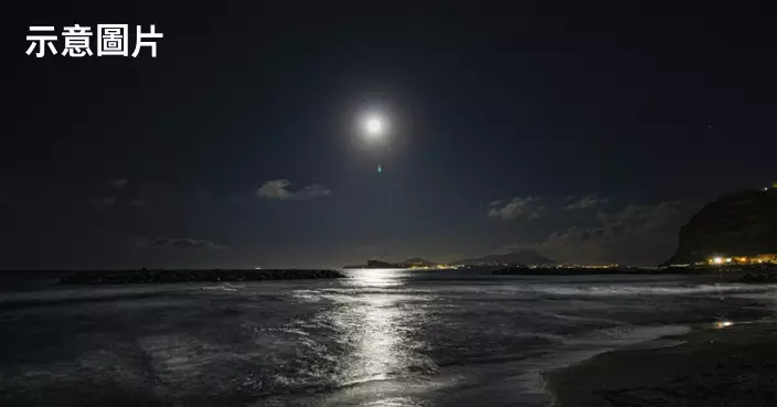 男女躺漂浮平台公然激戰上演「活春宮」嬌喘響徹泰海灘 後續曝光