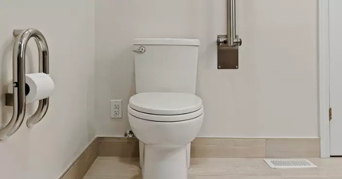 牛扒館無障礙廁所突斷裂坍塌 美漢跌倒受重傷怒提告索償39萬