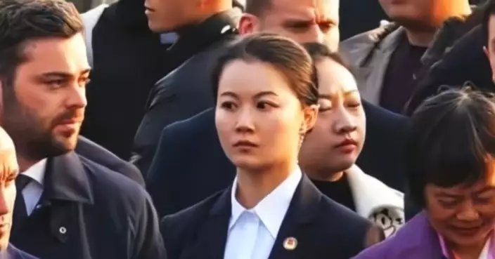 中南海最美保鑣外貌清秀眼神犀利！內地女保鑣近身保護法國總統夫人再度爆紅