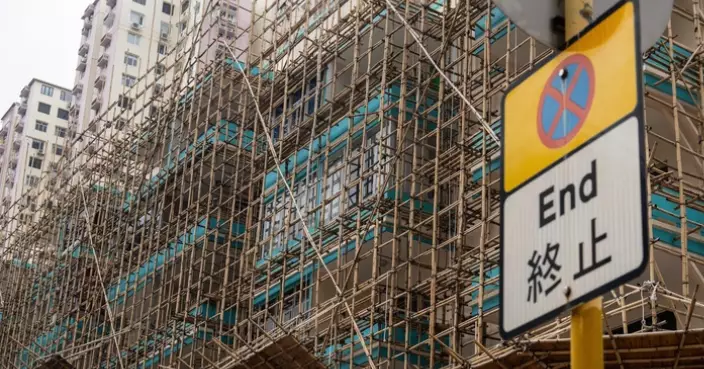 屋宇署﹕175幢私人樓宇已移除棚網52幢進行中 3幢申請額外時間　