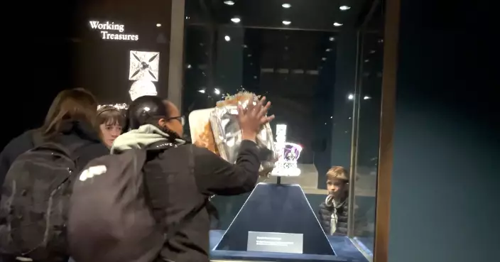 英國倫敦塔王冠珠寶展櫃遭示威者破壞4人被捕