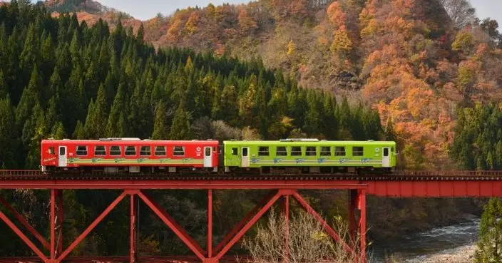 日本秋田縣有列車出軌翻側 車上無乘客司機頭部受傷