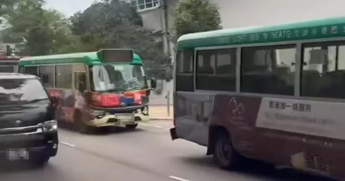 薄扶林道兩小巴與的士相撞 12人受傷