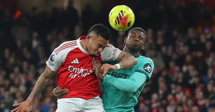 英超阿仙奴憑對手兩個烏龍球驚險2:1擊敗狼隊