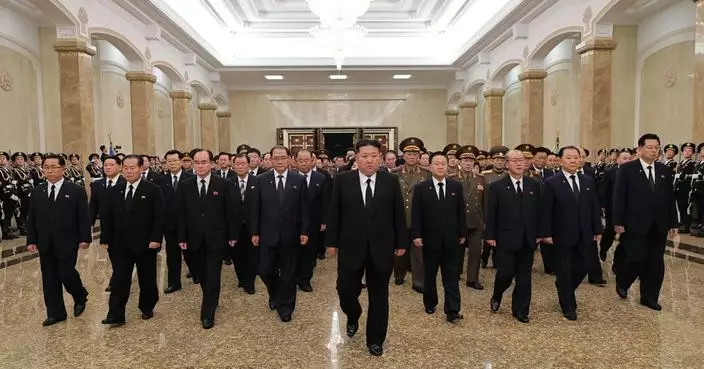 金正恩參謁錦繡山太陽宮 紀念父親金正日去世14周年