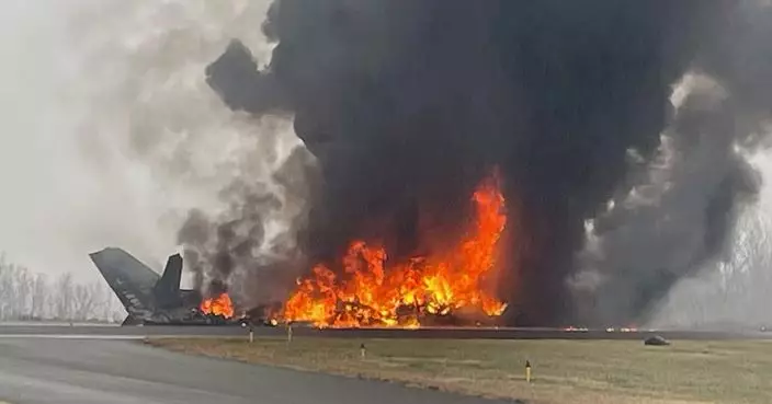 美國北卡羅來納州一架小型飛機在機場跑道墜毀 釀7死