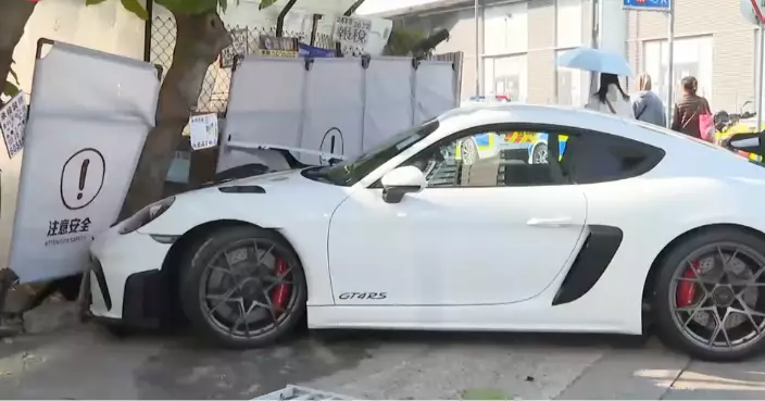 元朗私家車鏟上行人路交通意外 司機涉危險駕駛被捕