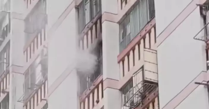 疑煮食爐燃點雜物 黃大仙富山邨單位火警80歲男子受傷送院