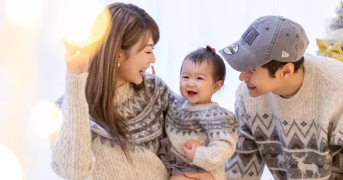 陳家樂愛女Camila換上聖誕Look賣萌 連詩雅：轉眼間星星已經唔係小BB啦