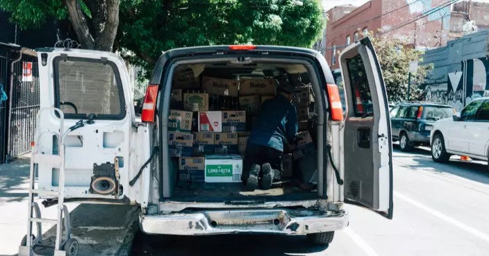 網購潮爆倉！紐約法拉盛、長島郵局塞爆 郵差嘆：貨根本分不完