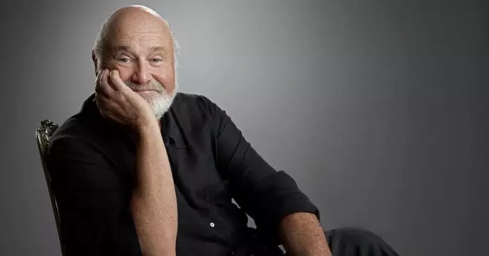 美著名導演洛連納夫婦倒斃寓所身有刀傷　32歲兒子涉謀殺被捕