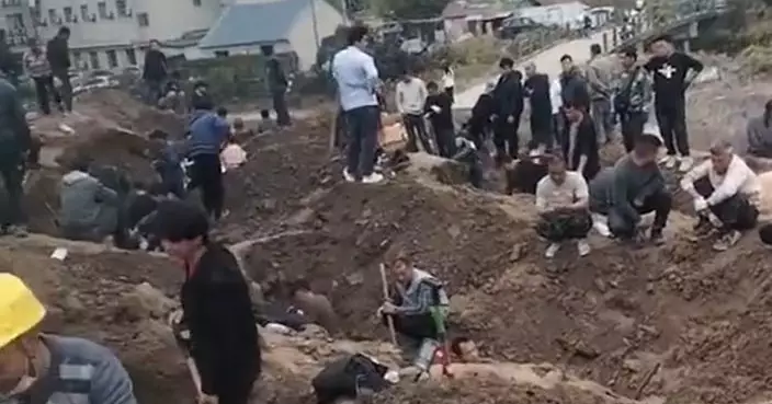 上海松江工地傳挖到銀元引民眾蜂擁「挖寶」目擊者：現場有人600元即賣