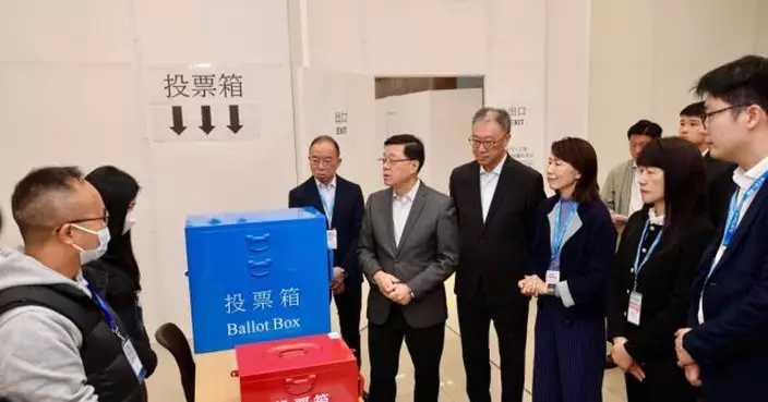 立法會選舉｜曾國衞陪同特首視察邊境投票站