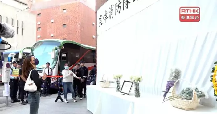 市民悼念何偉豪　冀消防員都能平安回家