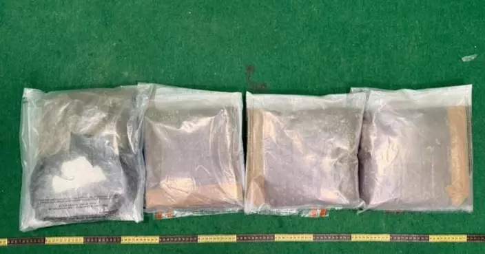 海關在機場檢獲懷疑可卡因拘一人