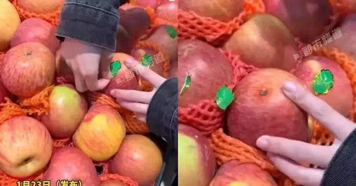 只為「遮瑕」？廣東女水果攤撕蘋果貼紙驚揭全為受損處