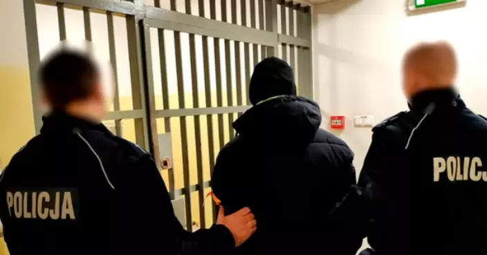 藏身梳化床避追捕 波蘭通緝犯遭6歲兒一句「玩伏匿匿」出賣被捕