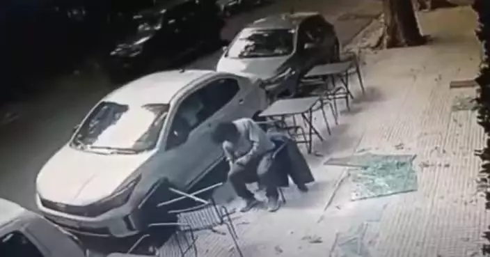 咖啡店外歎早餐 西班牙男遭「天降」巨型玻璃重擊頭部重傷昏迷 送院縫20針