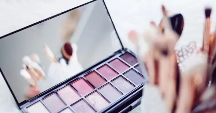 化妝不只為愛美！研究揭：或有助改善情緒 降低抑鬱提升平衡力