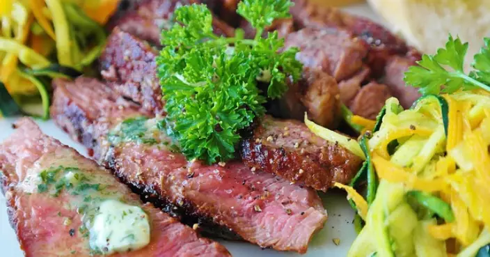 唔食肉未必更健康？研究指適量食肉或更長壽 關鍵在於營養均衡