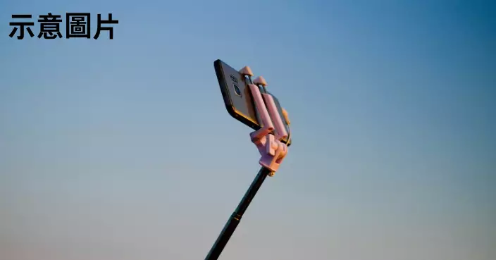 法國情侶遊泰懸崖邊自拍跣腳墮瀑布 22歲男遭激流沖走喪命 女友抓樹枝脫險