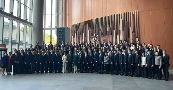 新一屆立法會90名候任議員完成宣誓　與特首及其他主要官員合照