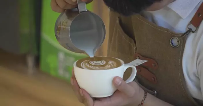 雲南普洱「咖啡莊園遊」大熱　30萬遊客湧入親手摘豆烘焙