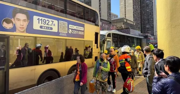 黃大仙龍翔道觀塘方向旅遊巴與巴士相撞 至少9人傷全部清醒