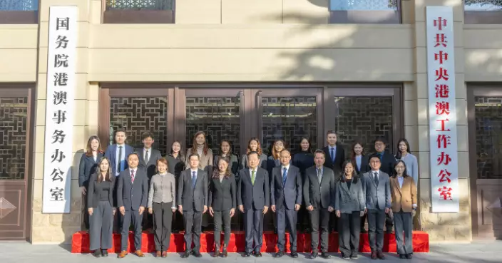 夏寶龍會見政府新聞處處長及新聞主任國情研修班人員