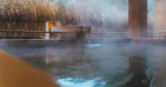 日跨性別女入溫泉女湯 自爆「睇到靚女心跳加速」　網民怒轟：變態！