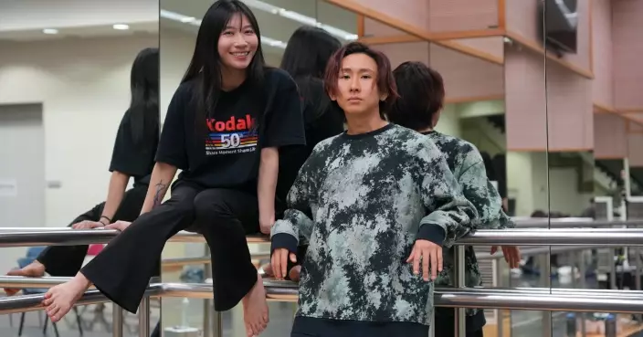 《鄰居的鄰居》 Manson演移動牆壁獲讚身體聰明 編舞藍嘉穎與舞者互動呈現超現實畫面